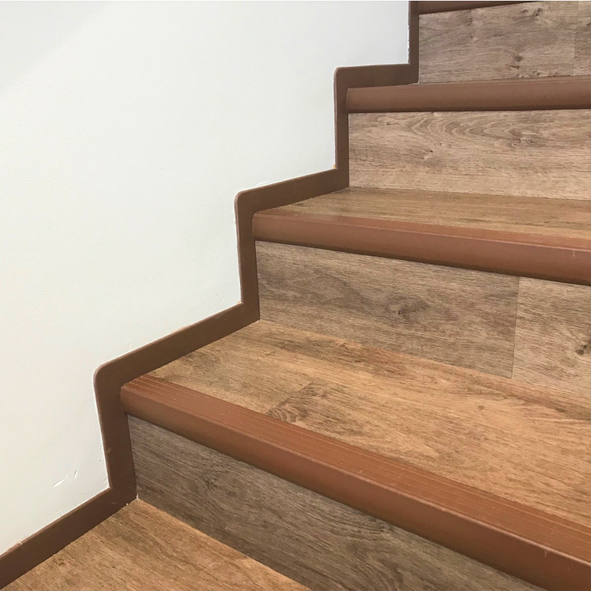 Készlet PVC lépcsők barna színű befejezéséhez